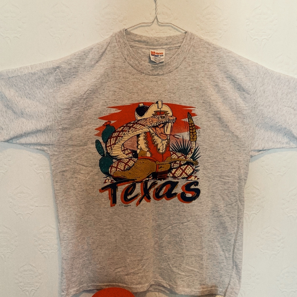 Vintage Single Stich Reptile Cow Boy Stich Gray and Red Souvenir Tee From Texas